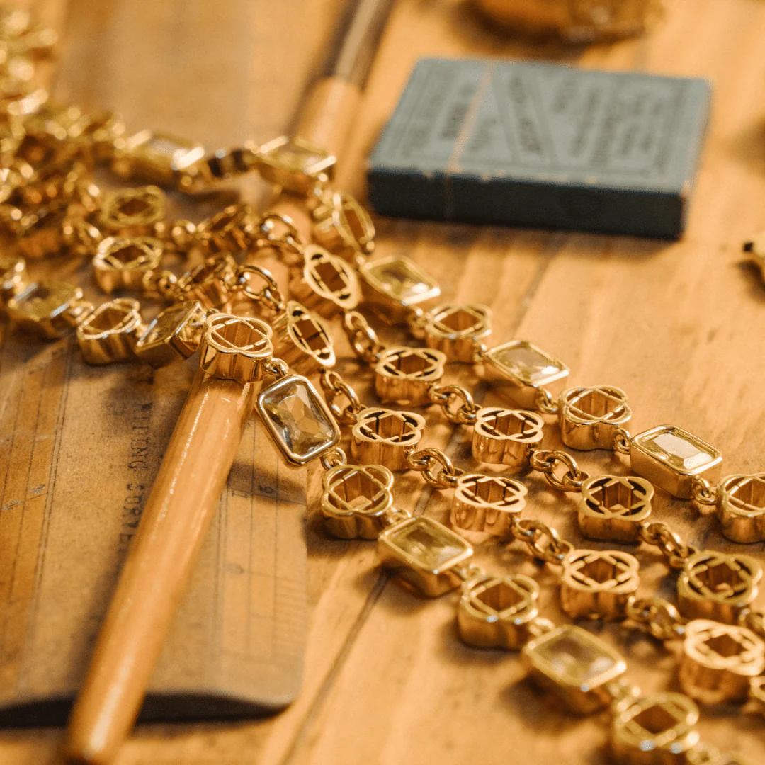 Clover Link Necklace (Gold) - Image 5