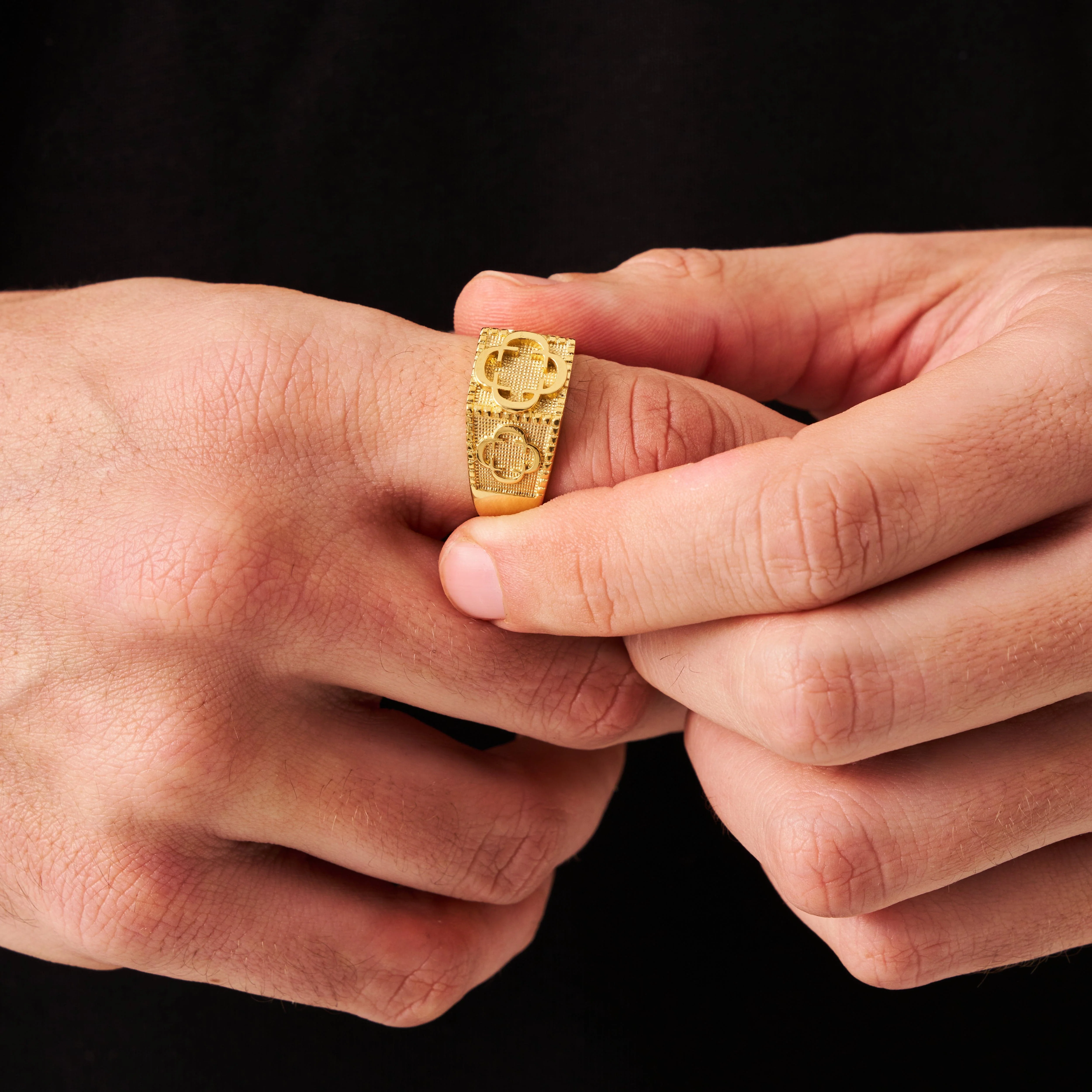 Clover Sovereign Ring (Gold) - Image 3
