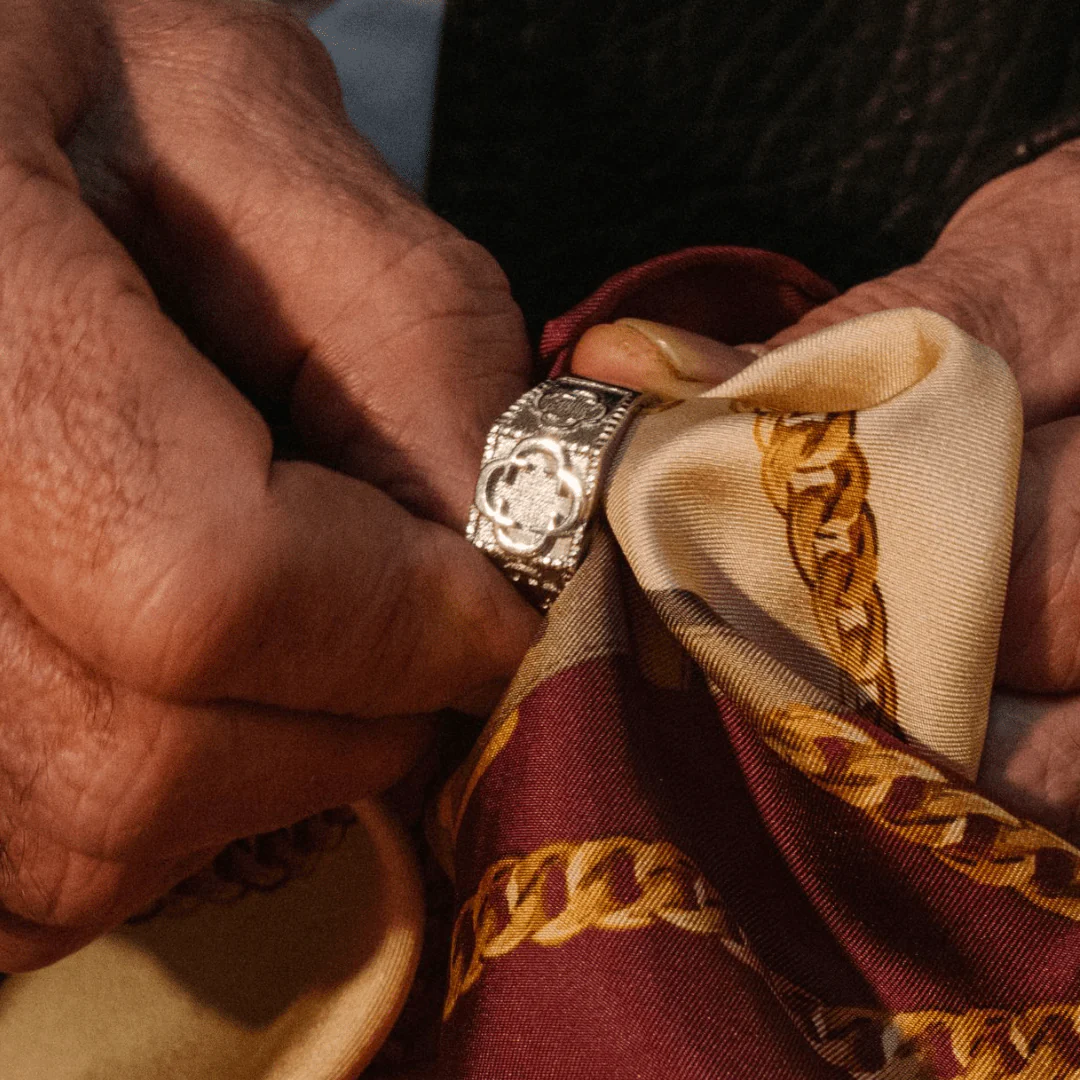 Clover Sovereign Ring (Silver) - Image 6