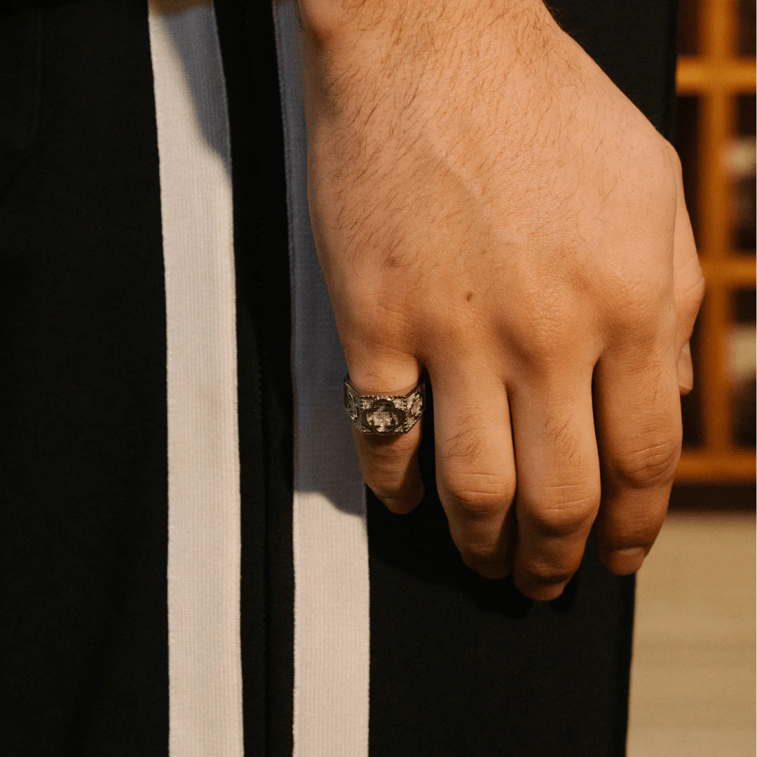 Clover Sovereign Ring (Silver) - Image 7