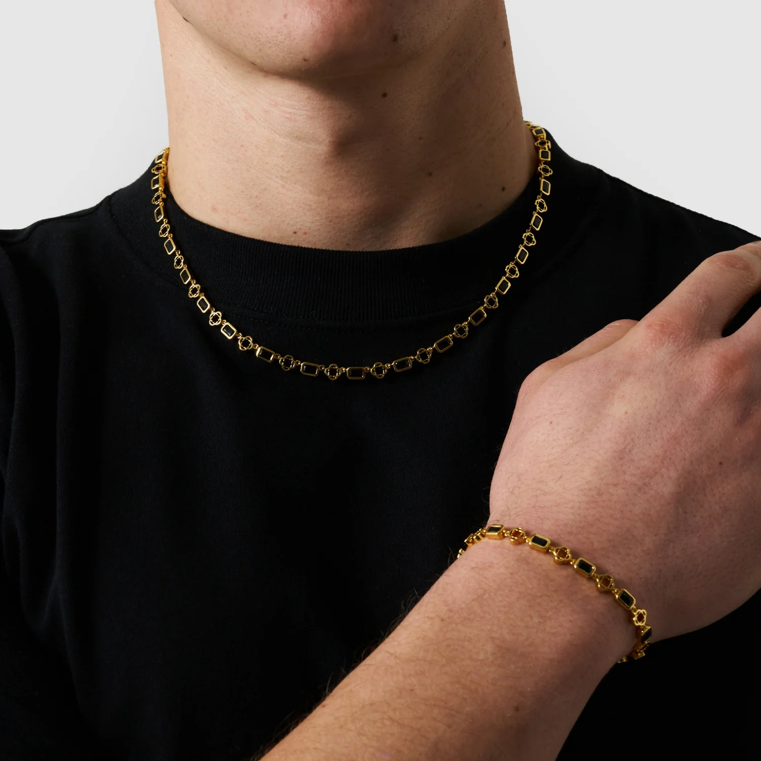Onyx Gemstone Clover Bracelet (Gold) - Image 5