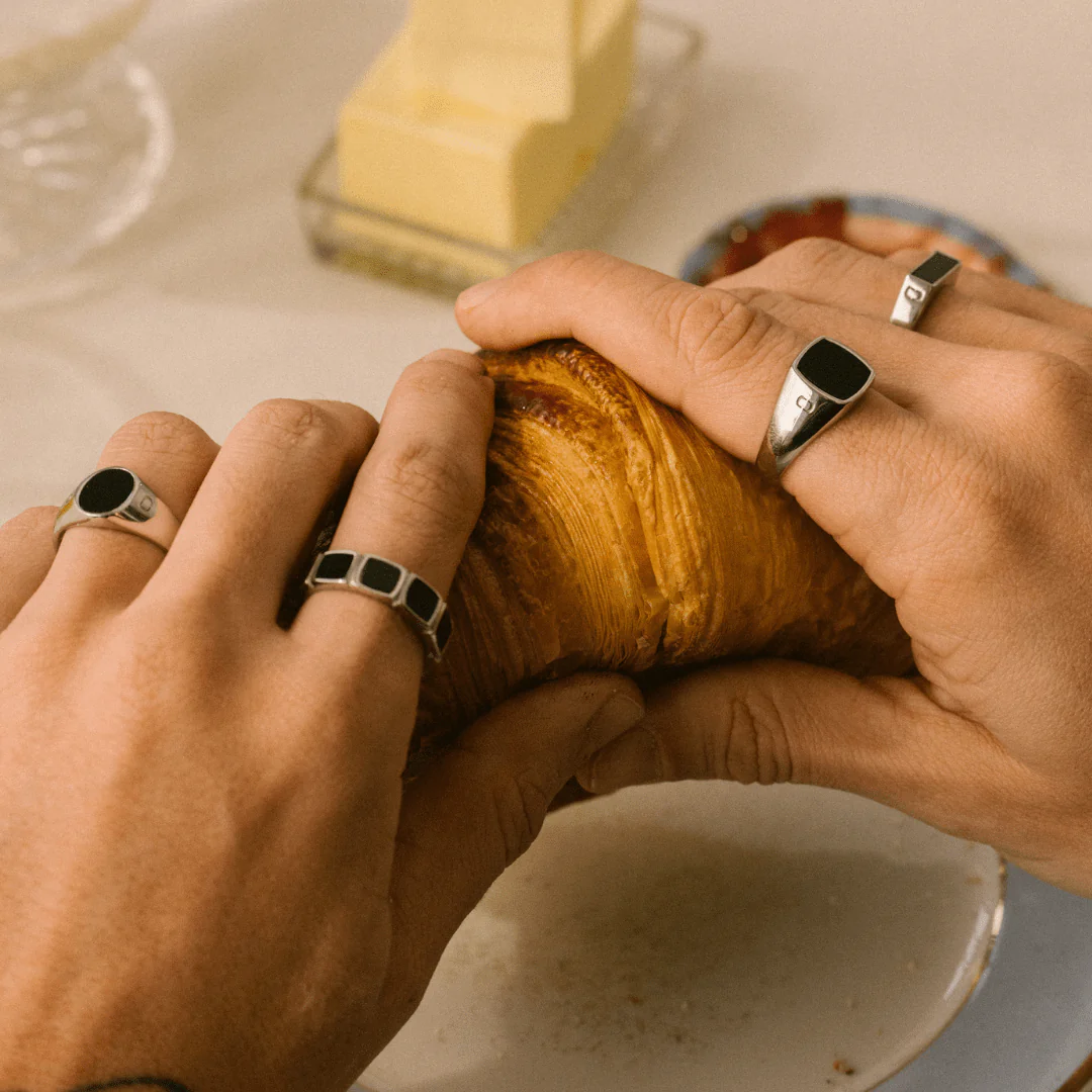 Onyx Oval Stone Signet Ring (Silver) - Image 4
