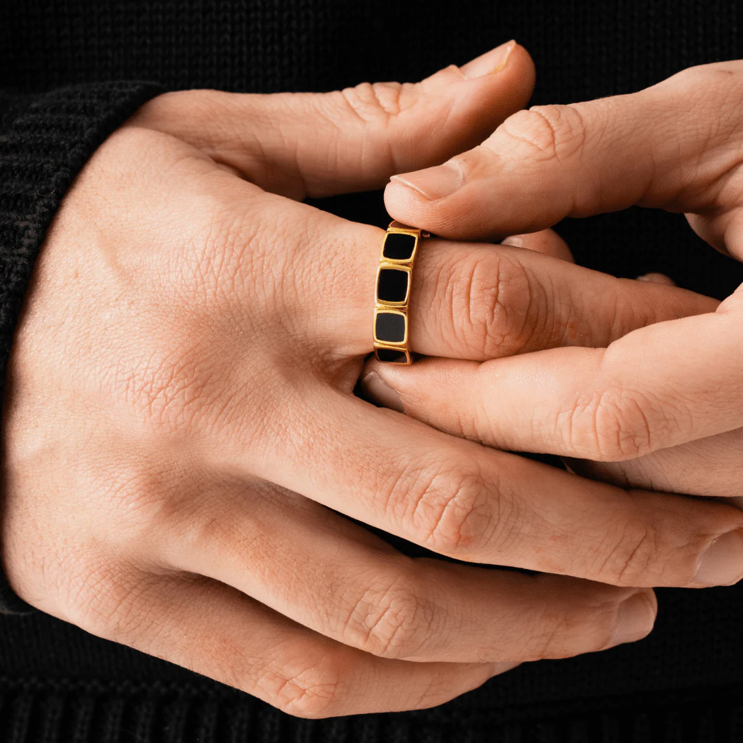 Onyx Stone Band Ring (Gold) - Image 3